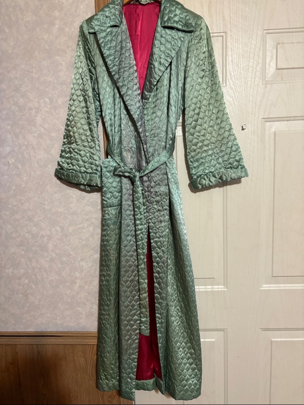 Vintage 1940/1950 Quilted Mint Green Long Robe with Contrasting Pink Lining